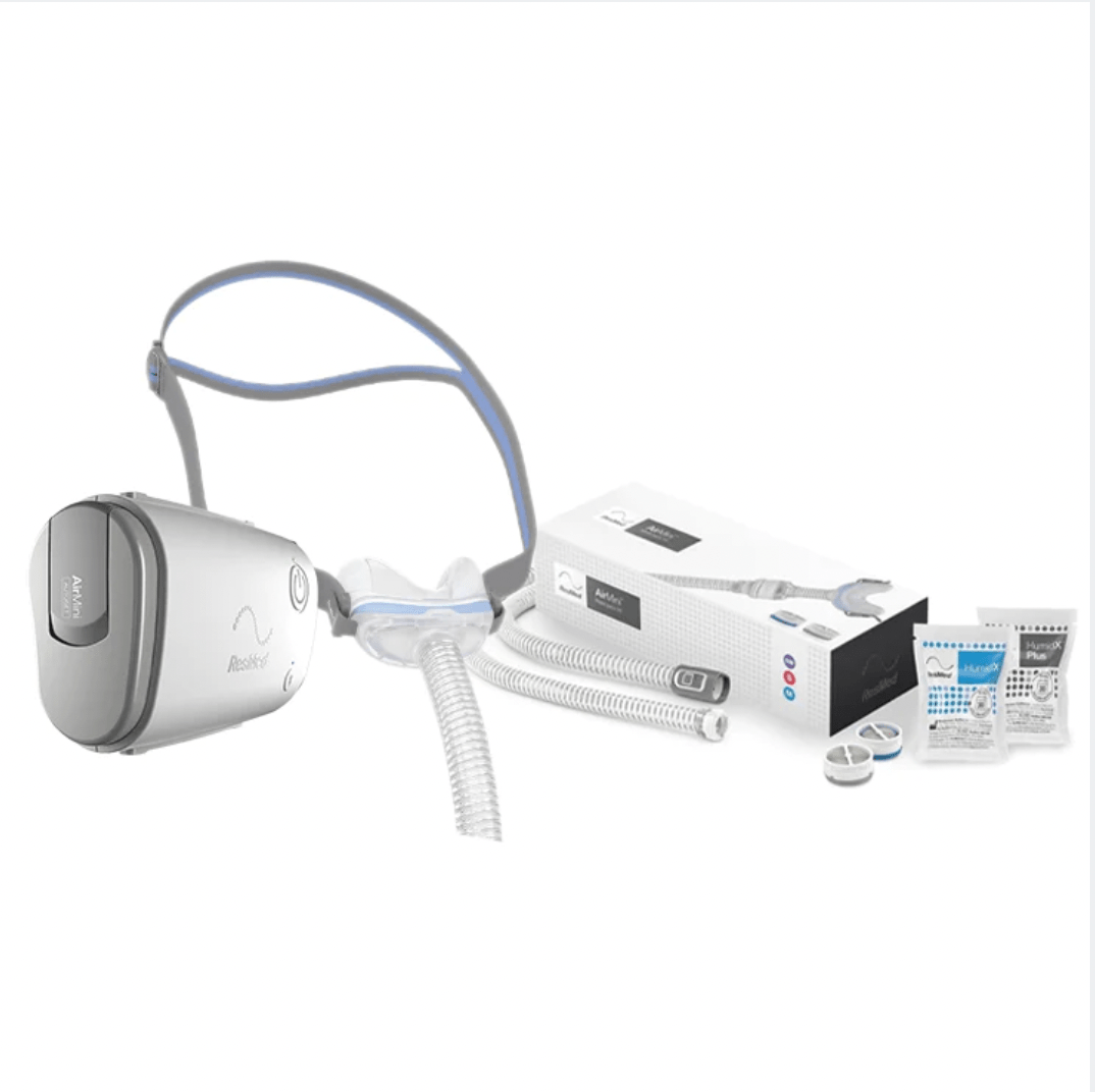 Equipo Resmed AirMini con Mask Pack N30, solución portátil eficiente para apnea del sueño y comodidad óptima.