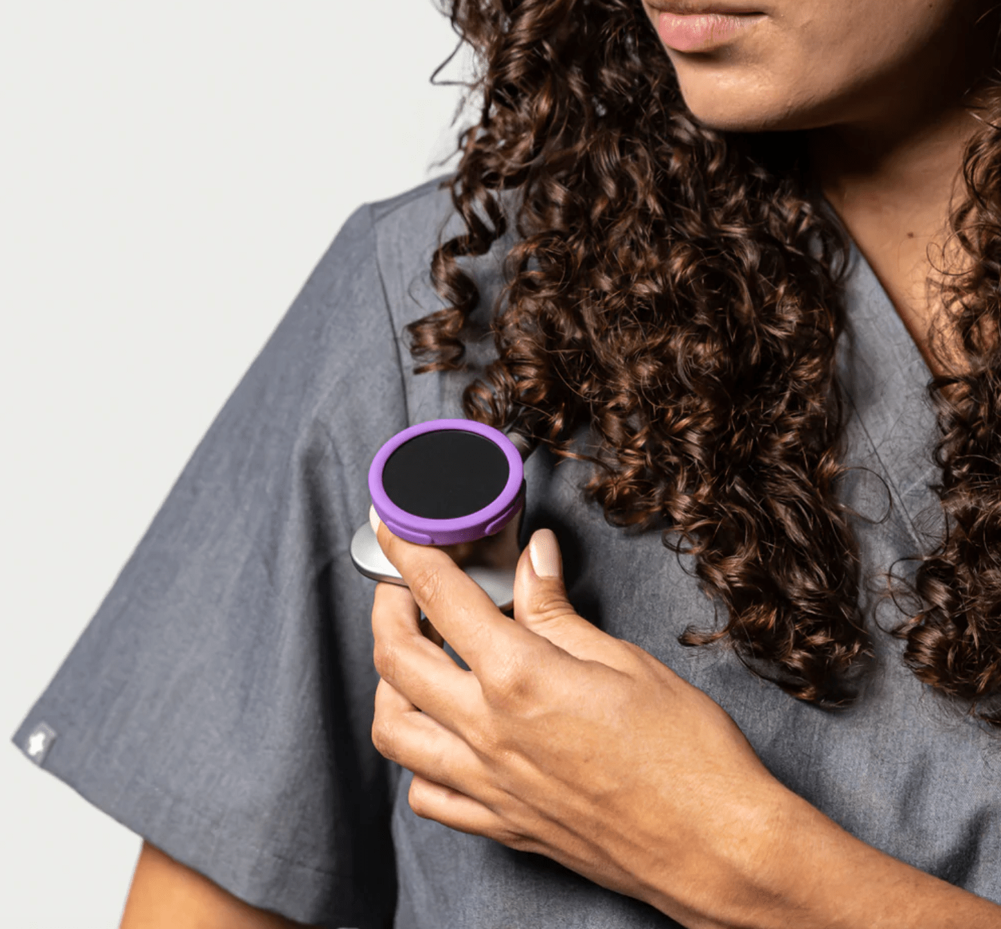 Imagen de funda protectora Eko CORE 500 mostrando protección avanzada para equipos electrónicos.