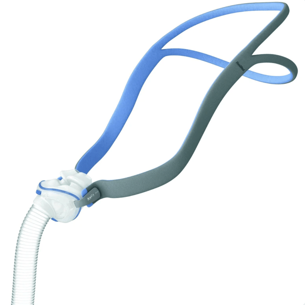 Mascarilla nasal CPAP ResMed para tratamiento de apnea del sueño, diseño cómodo y eficiente para adultos.